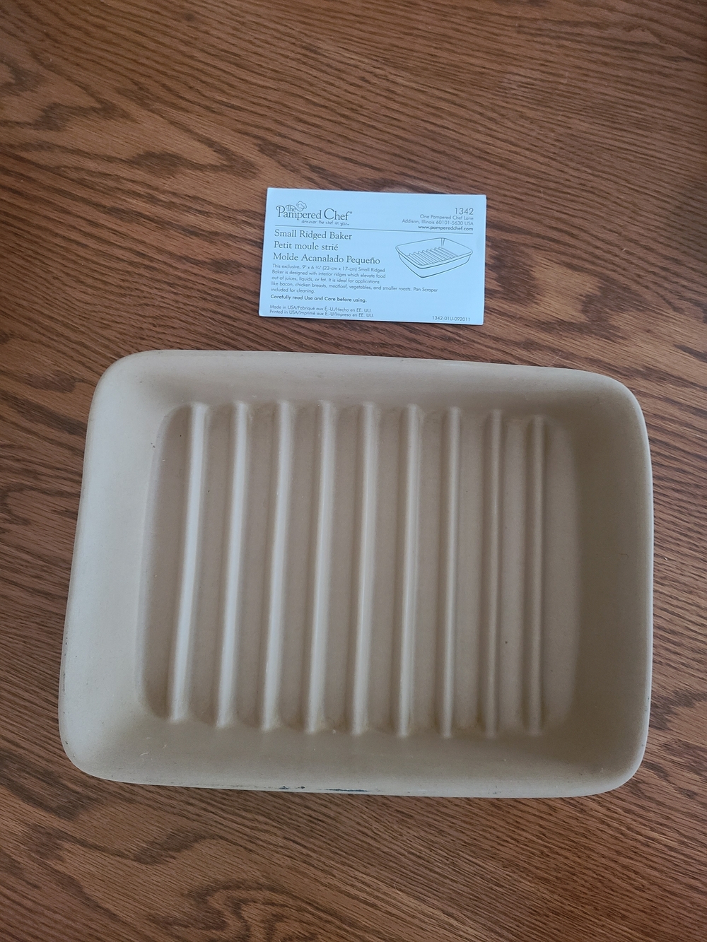 The Pampered Chef Small Ridged Baker